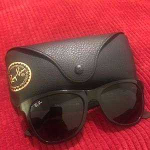 Classic Black Ray Ban Wayfarer Sunglasses NWT